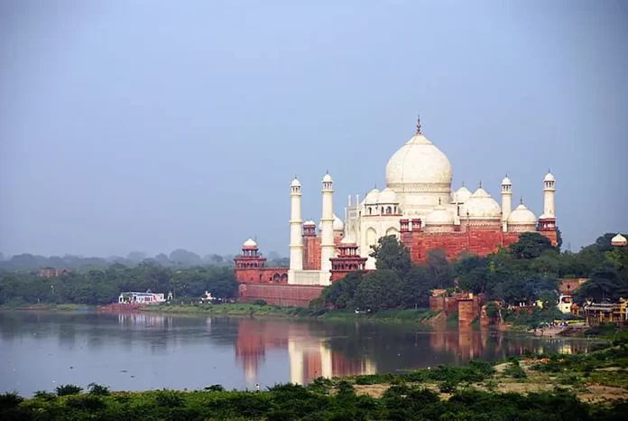 The Astonishing Story Behind How the Taj Mahal Was Really Built